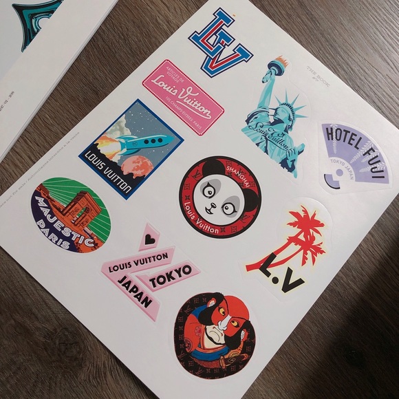 🧡Louis Vuitton Catalog #7 holiday edition🧡 - Picture 4 of 4